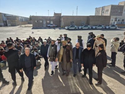 انتقال ۲۹۴ زندانی افغانستانی از مرز دوغارون تایباد به کشورشان