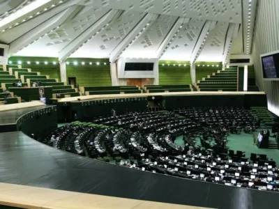 ادامه رسیدگی به طرح اصلاح قانون محکومیتهای مالی جلسه علنی مجلس شورای اسلامی به ریاست رئیس مجلس آغاز شد.