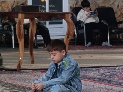 اخلاص نماز گزار کوچک در مصلی سرعین