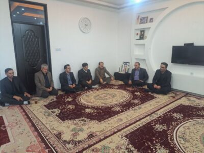 تجلیل از خانواده مرحوم امیر حسین فرزانه اهل محمود آباد نمین