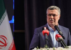 وزیر بهداشت خبر داد: ارز ترجیحی دارو فعلاً حذف نمی‌شود