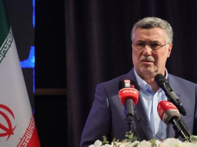 وزیر بهداشت خبر داد: ارز ترجیحی دارو فعلاً حذف نمی‌شود