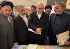 بازدید رئیس مجلس از نمایشگاه کتاب نمایندگان ادوار