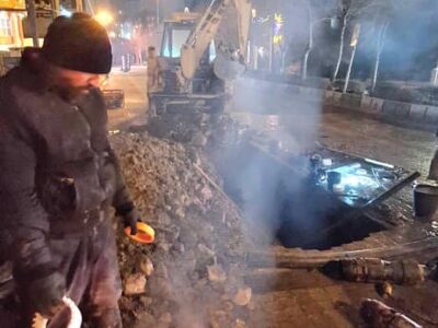رفع اتفاق شبکه آب شرب شهر سرعین در سرمای شب یلدا با تلاش همکاران امور آبفا