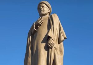 بزرگترین مجسمه شهید رئیسی در اردبیل رونمایی شد