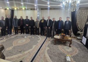 عیادت معاونین و مدیران شرکت توزیع برق اردبیل از همکار بازنشسته 
