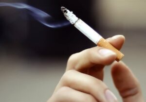 افزایش مصرف دخانیات در زنان؛ زنگ خطر سلامت روان جامعه