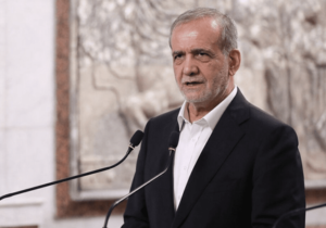 دیدار صمیمی پزشکیان با مقام معظم رهبری