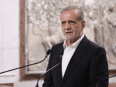 دیدار صمیمی پزشکیان با مقام معظم رهبری